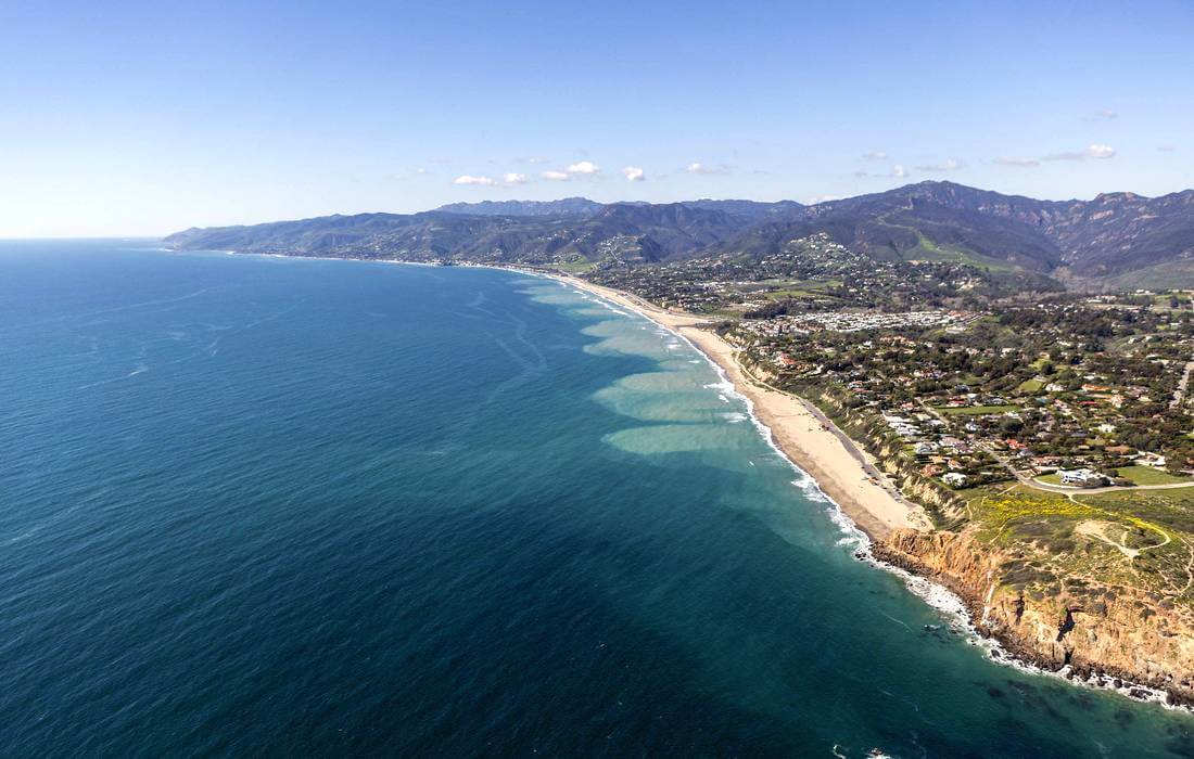 Панорамное фото на пляжи Малибу в Калифорнии, США - American Butler