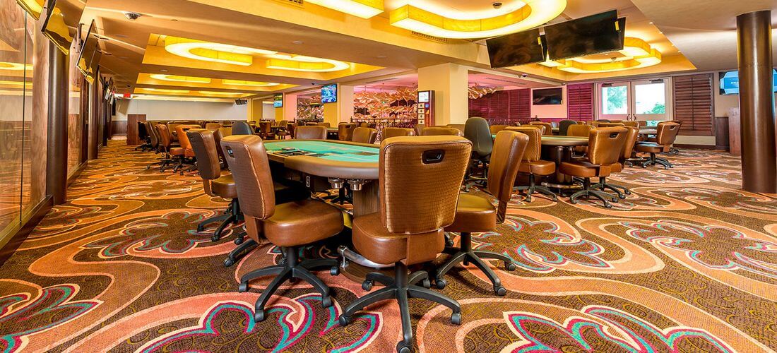 Казино Хайалиа-Парк — фото игрового покерного зала — American Butler