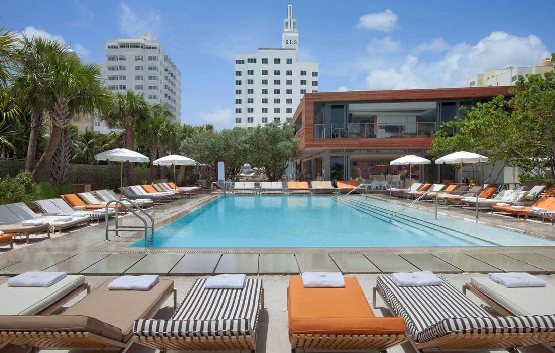 Отель SLS South Beach в Майами-Бич - фото вида на бассейн - American Butler