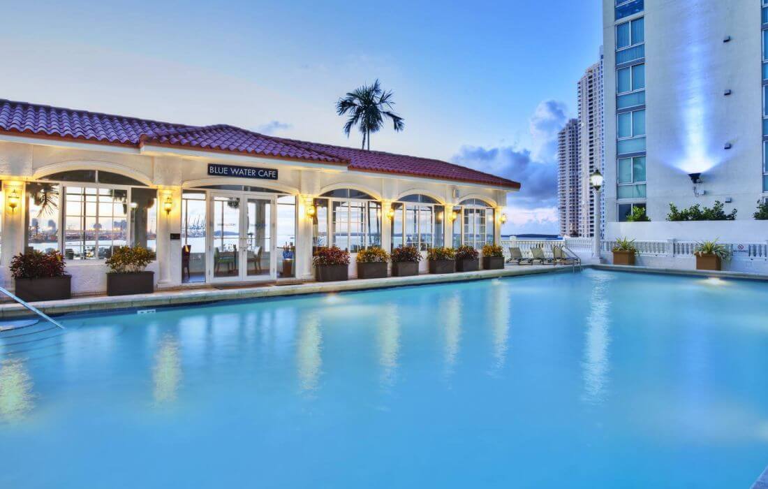 Отель Intercontinental Miami - фото бассейна - American Butler