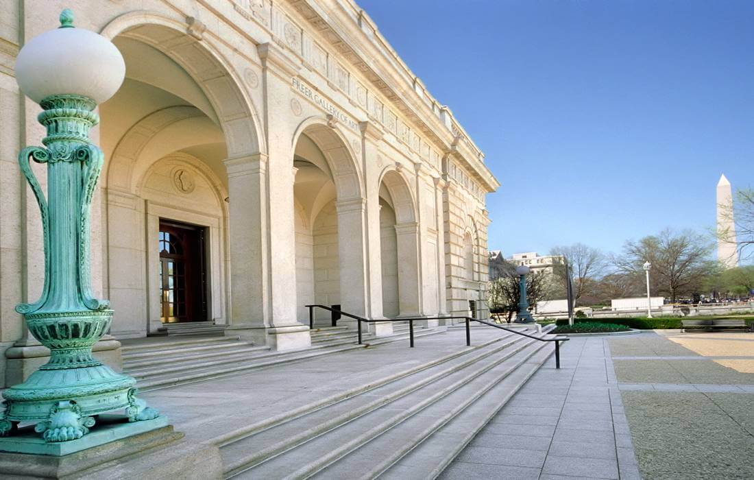 Фото одного из музеев Вашингтона Ди-Си - столицы США - American Butler