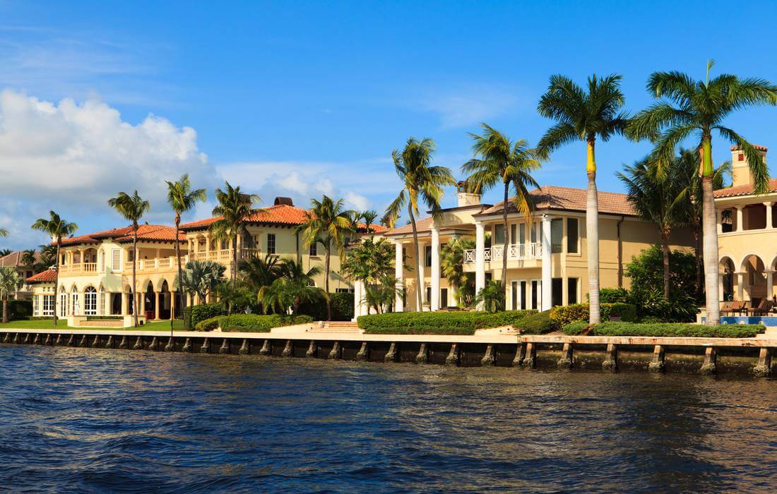 Недвижимость в Майами — фото частных домов на берегу залива — American Butler