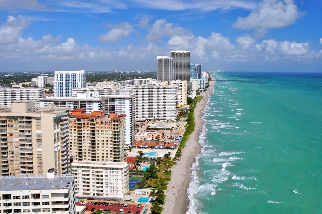 Панорамное фото на город Халландейл-Бич в Майами — история, достопримечательности, казино, отели, отдых и развлечения — American Butler