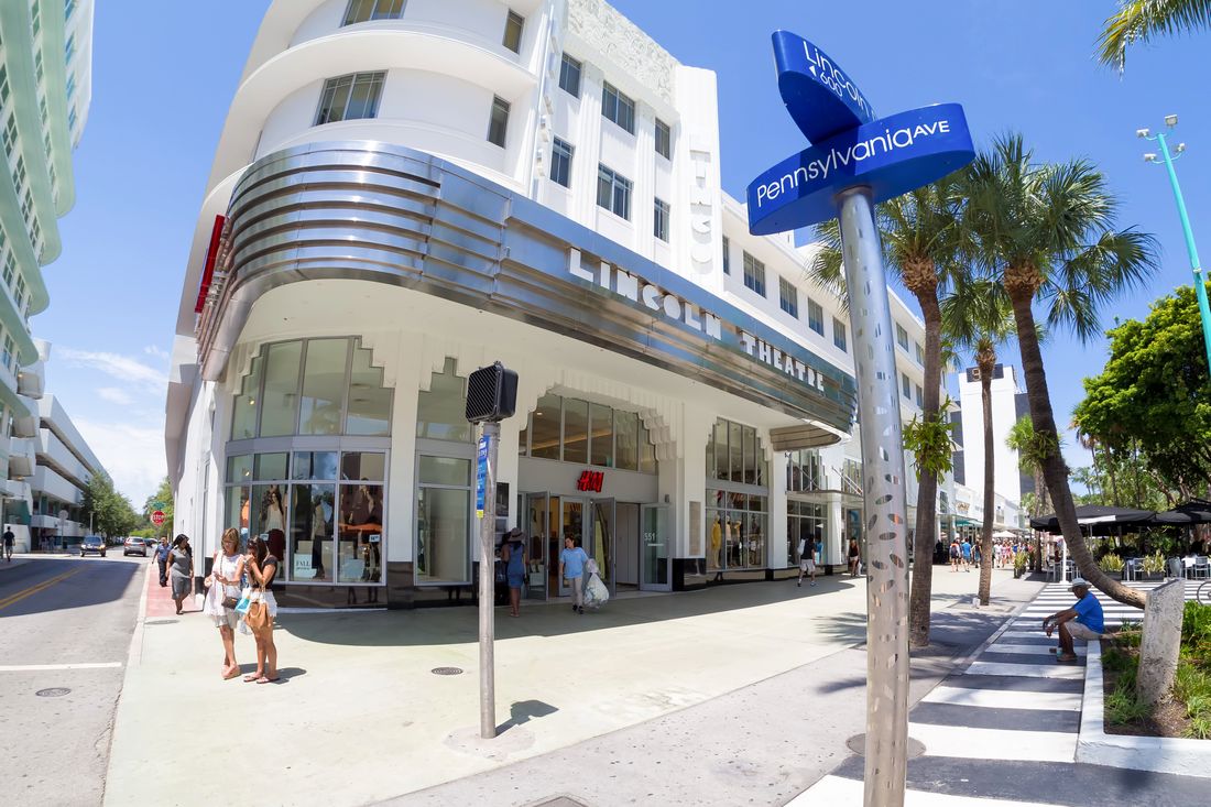 Lincoln Theatre Miami Beach — фото здания бывшего кинотеатра — American Butler