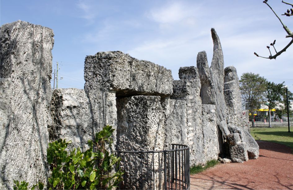 Coral Castle Коралловый замок во Флориде, США - фото музея снаружи - American Butler