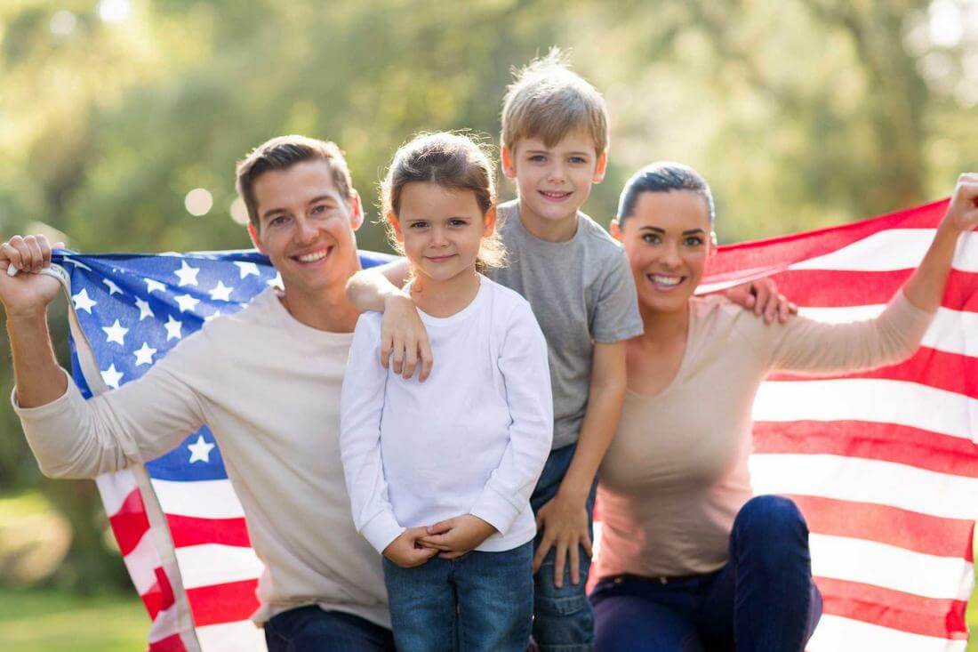 Привычка улыбаться в США — фото улыбающейся американской семьи и детей — American Butler