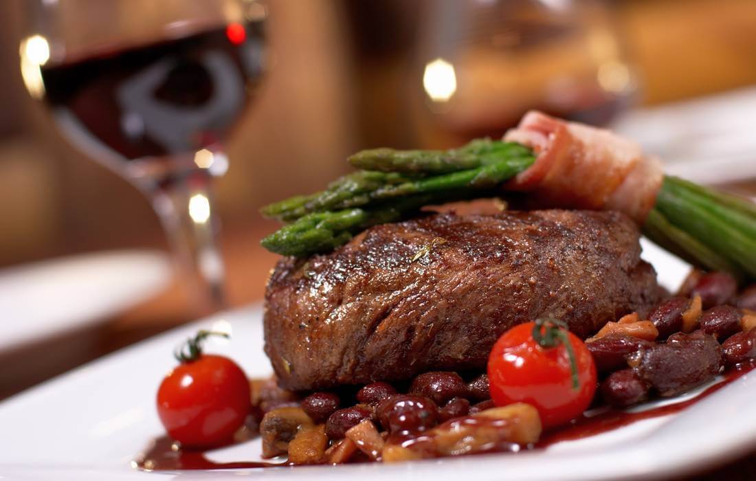 American food and cuisine features - photo of beef steak with asparagus - American Butler