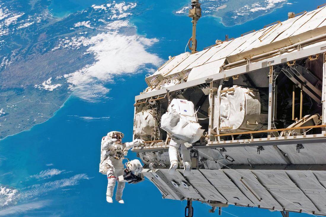 Космическая программа США — фото астронавтов на орбите Земли — American Butler
