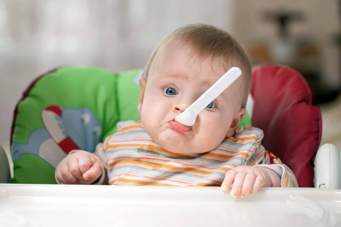 Стоматология в США — фото малыша с ложкой во рту — American Butler