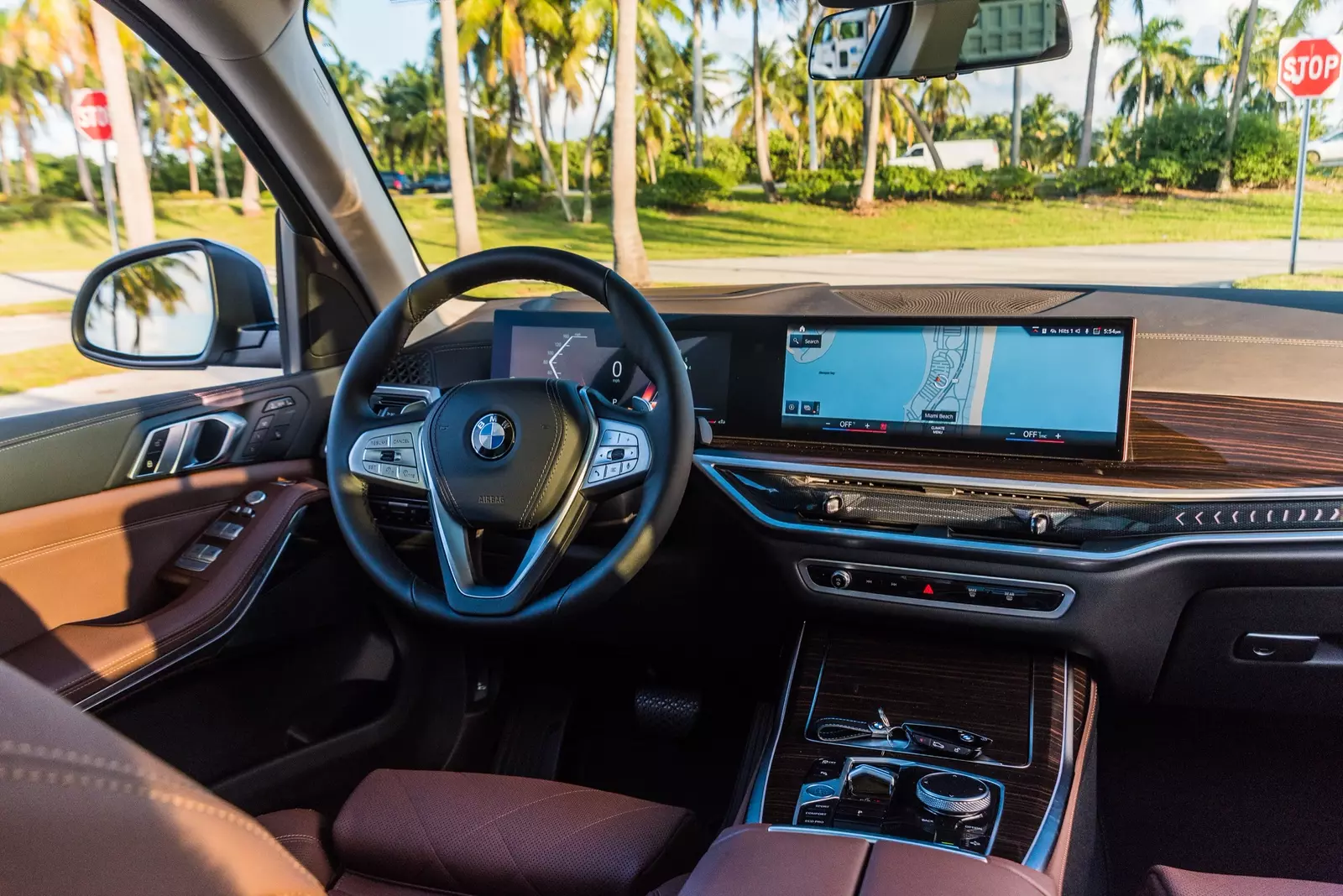 Inside the BMW X7 Xdrive 40i cabin