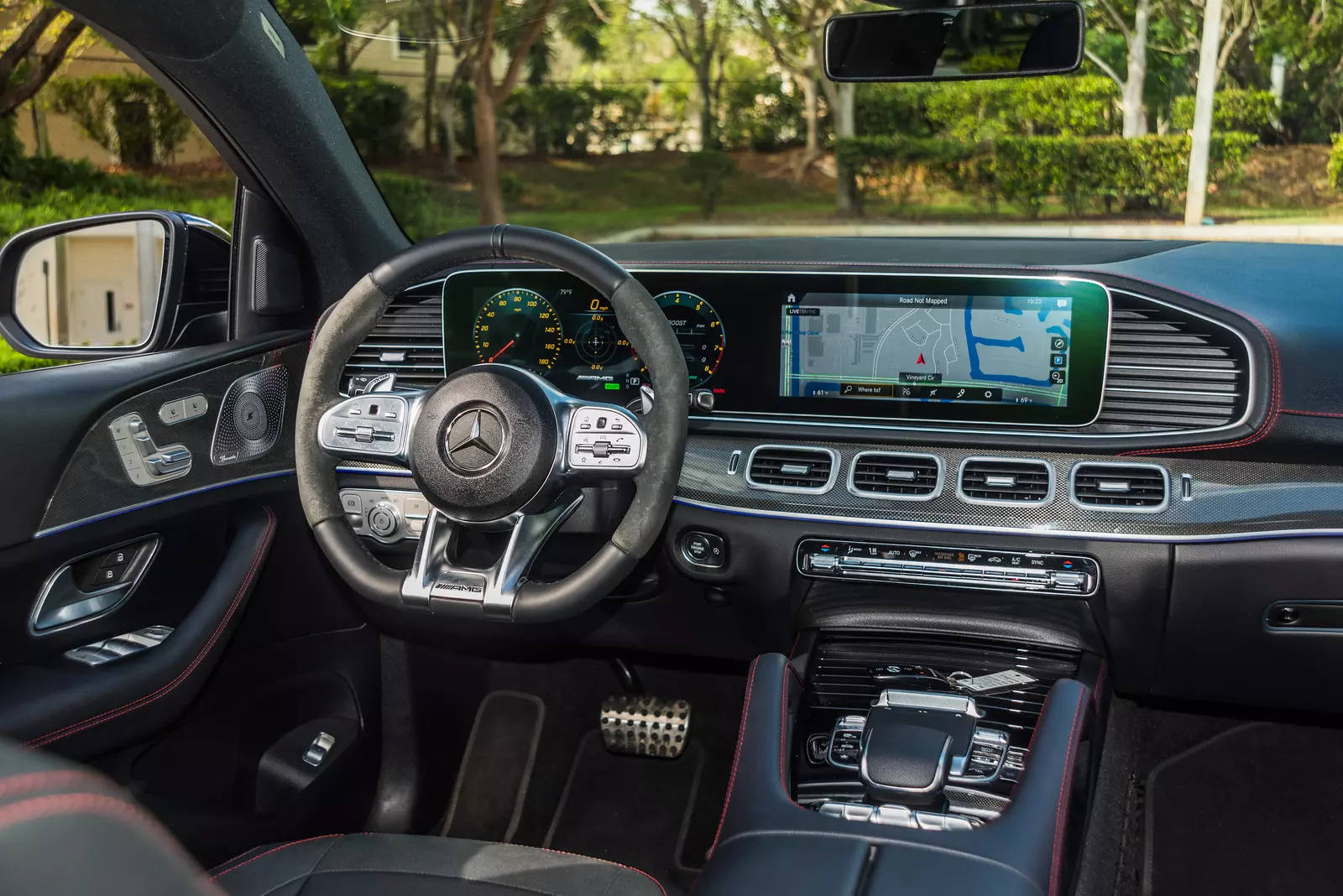 Luxurious interior of the Mercedes-Benz GLE53 AMG