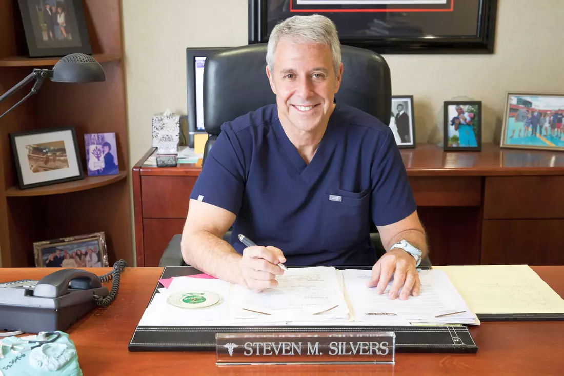 Photo of Dr. Steven Silvers, an experienced and skilled OB/GYN in Miami who provides high quality care and a safe birth process