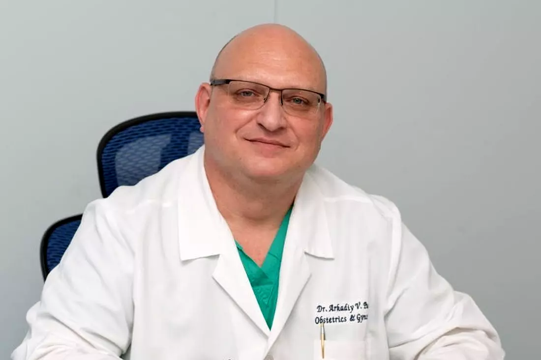 Photograph of Dr. Arkady Purygin, OB/GYN in Miami specializing in childbirth and pregnancy for Russian speaking patients