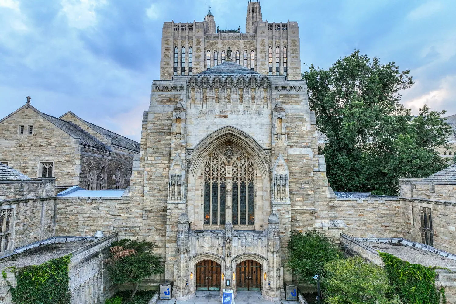 Architectural Heritage of Yale: Gothic Spires of Knowledge Majestic Gothic building of Yale University with a tower and arches on a sunny day