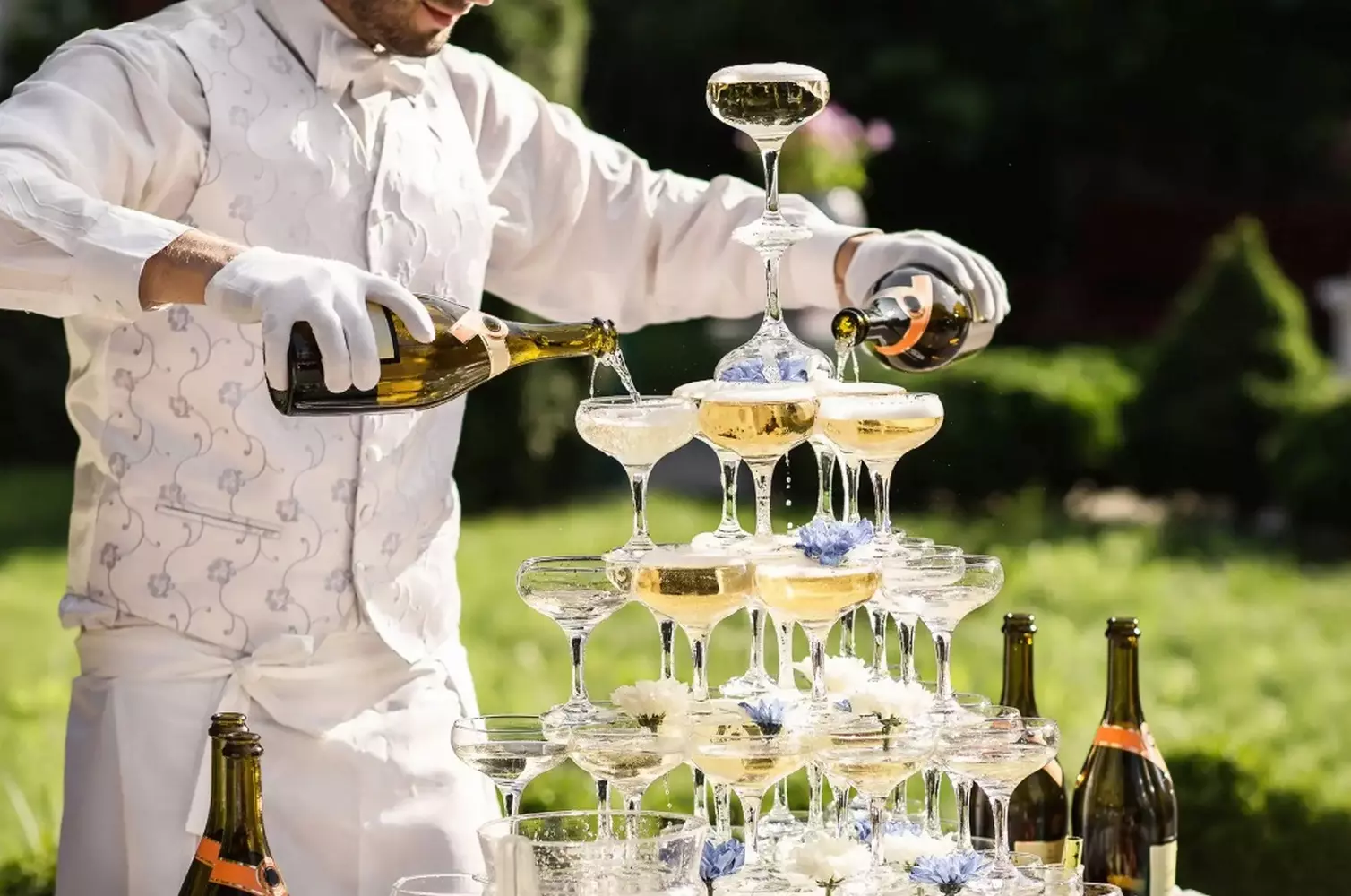 Luxury Wedding Bartending Services in Miami — Elegant Cocktails & Expert Mixology Professional bartender serving craft cocktails at a stylish Miami wedding, creating unforgettable drinks with a tropical twist