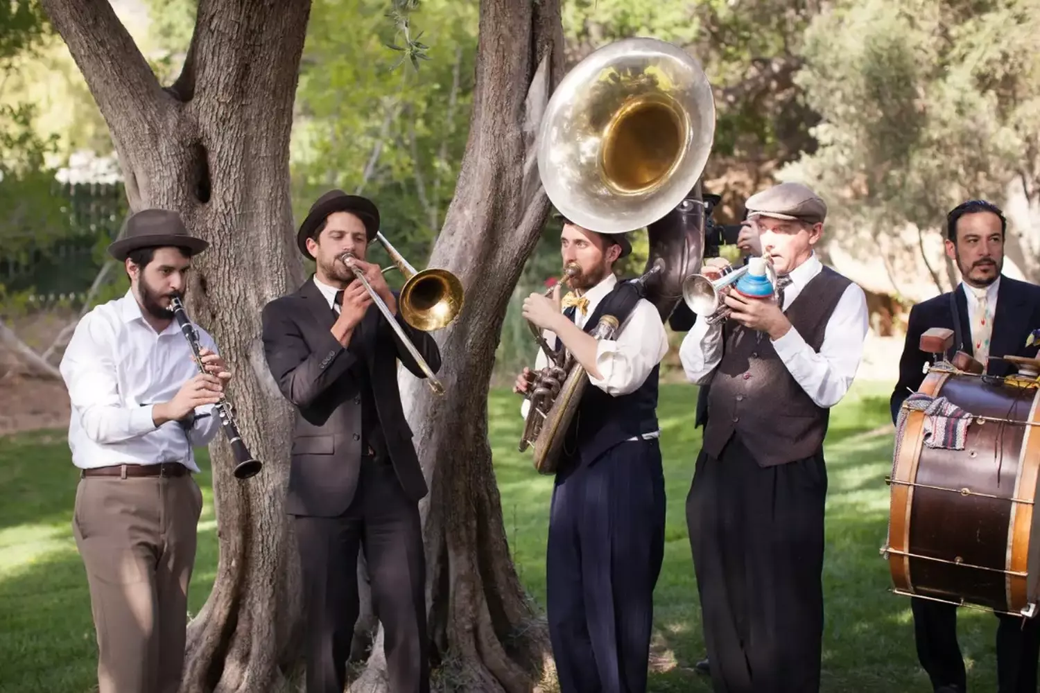 Premium Live Music Performances in Miami | Elevate Your Event with Professional Musicians Live band performing at a luxury Miami event with palm trees, sunset, and guests enjoying vibrant music by the ocean