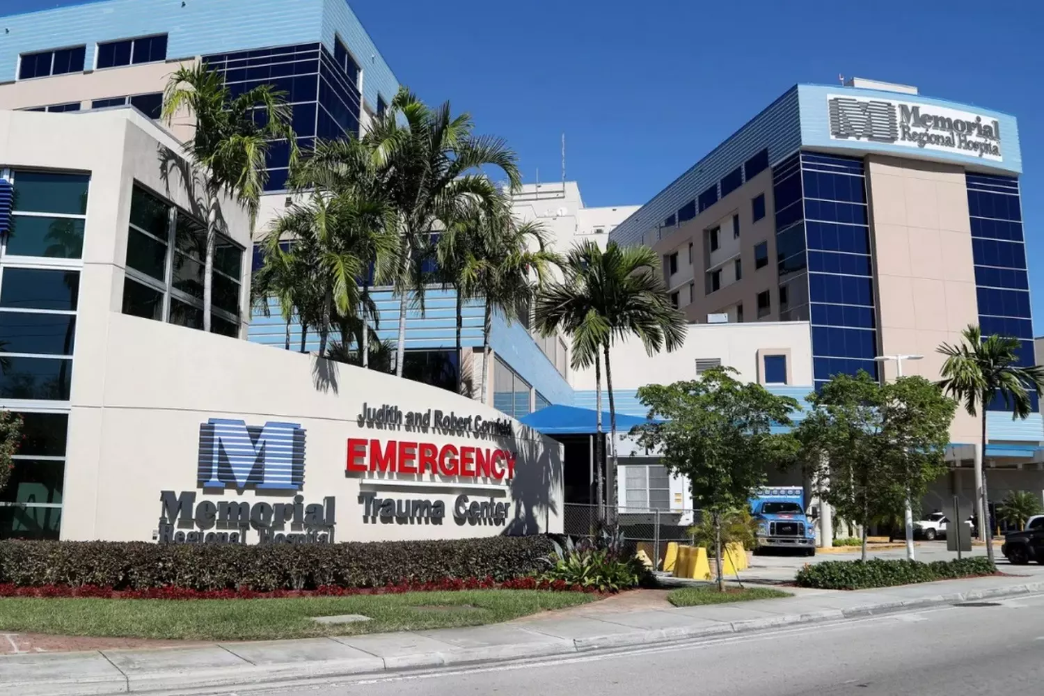 Memorial Regional Hospital — Hollywood, FL Memorial Regional Hospital main entrance in Hollywood, Florida