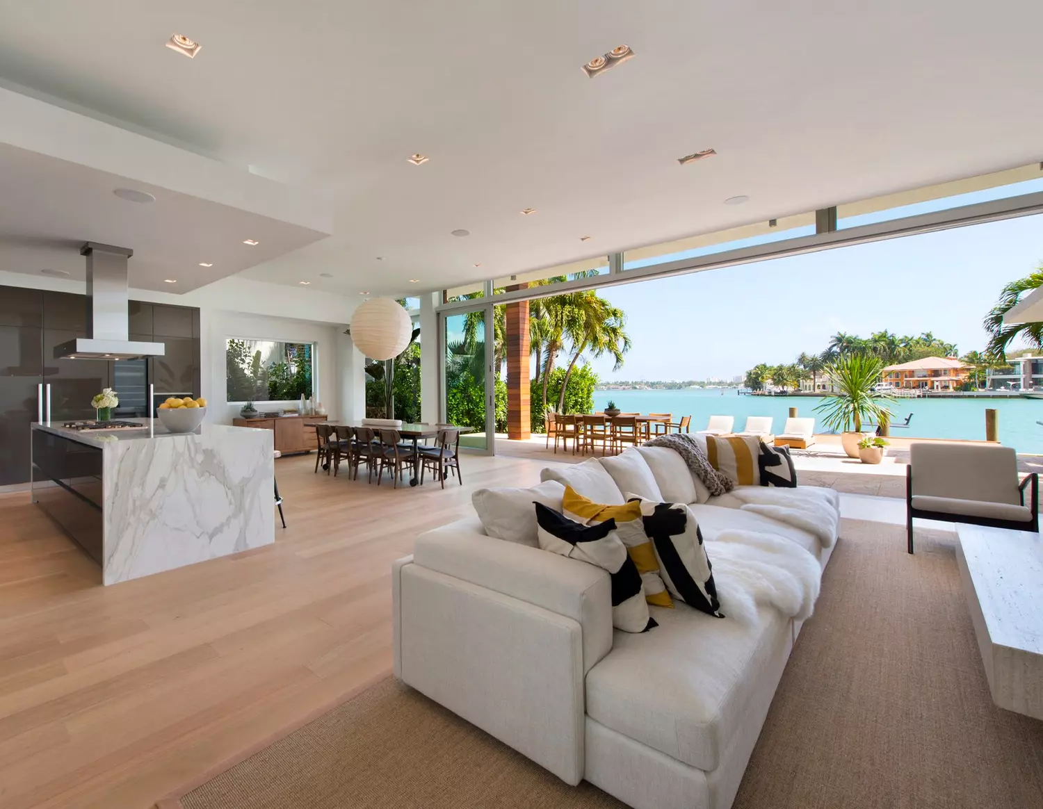 Buy a luxury house in Miami at a good price — American Butler