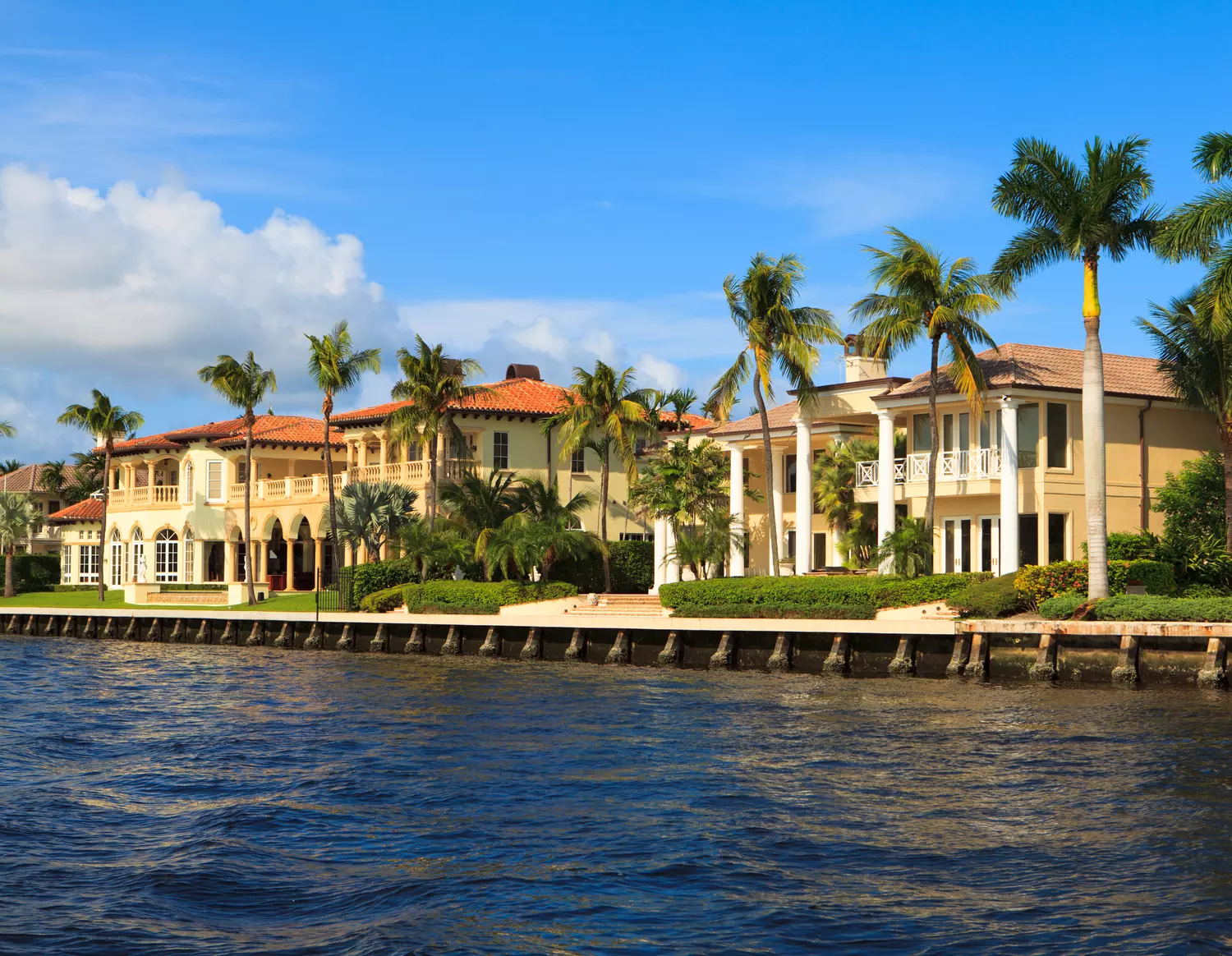 Real Estate in Miami — photos of private houses on the bay — American Butler