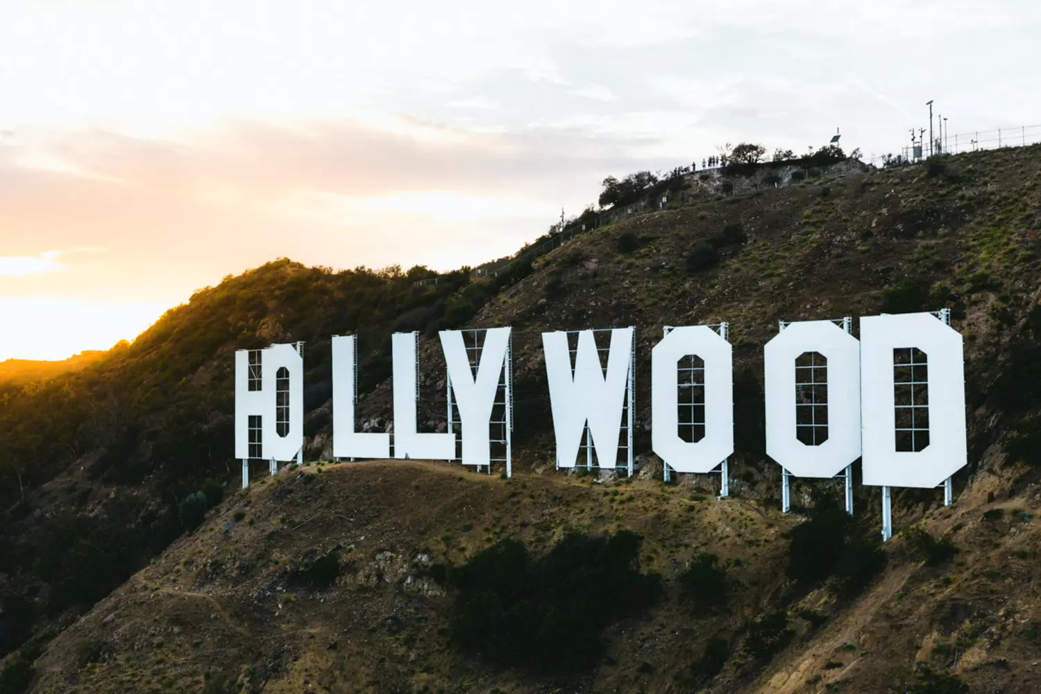 Легендарный знак HOLLYWOOD — символ американского кино и мечты Голливудский знак на холме в Лос-Анджелесе