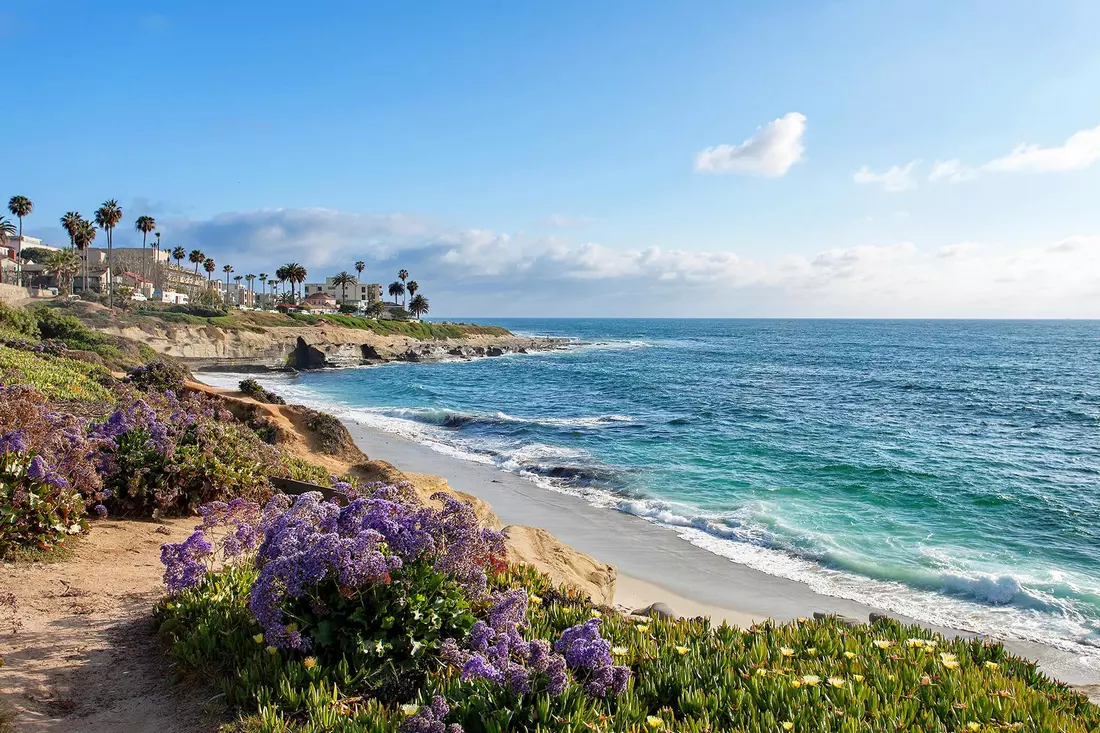 Photo of the coast near the resort of San Diego in California