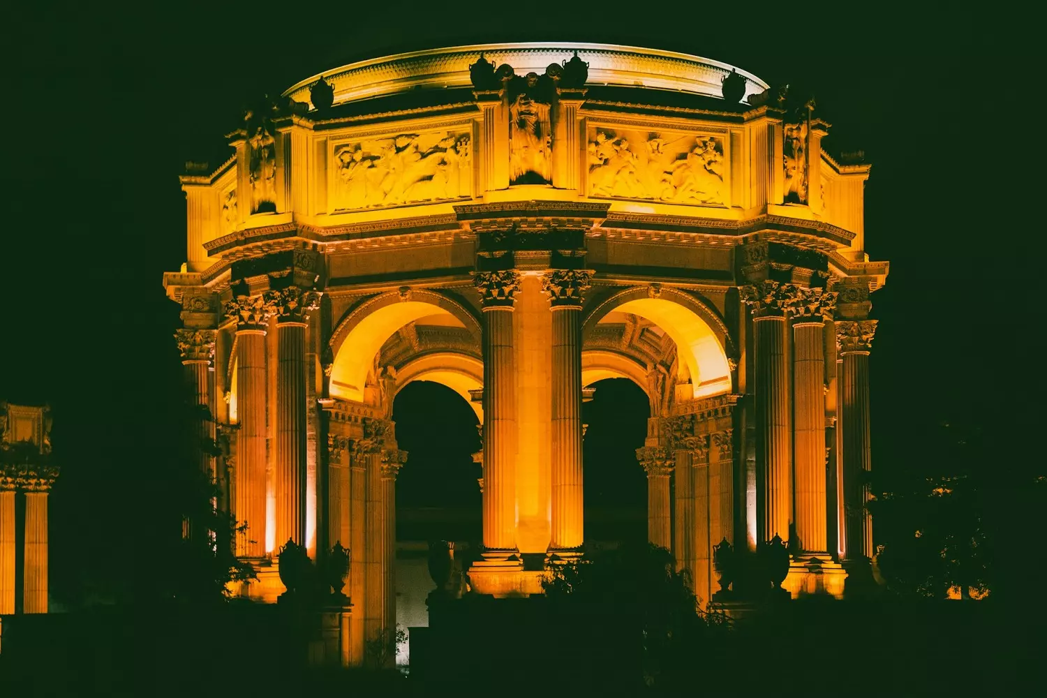 Palace of Fine Arts в вечернем освещении