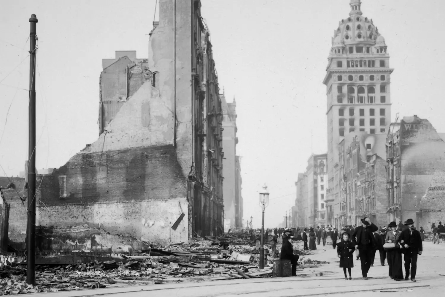 Историческая фотография разрушений в Сан-Франциско после землетрясения и последовавшего пожара 1906 года