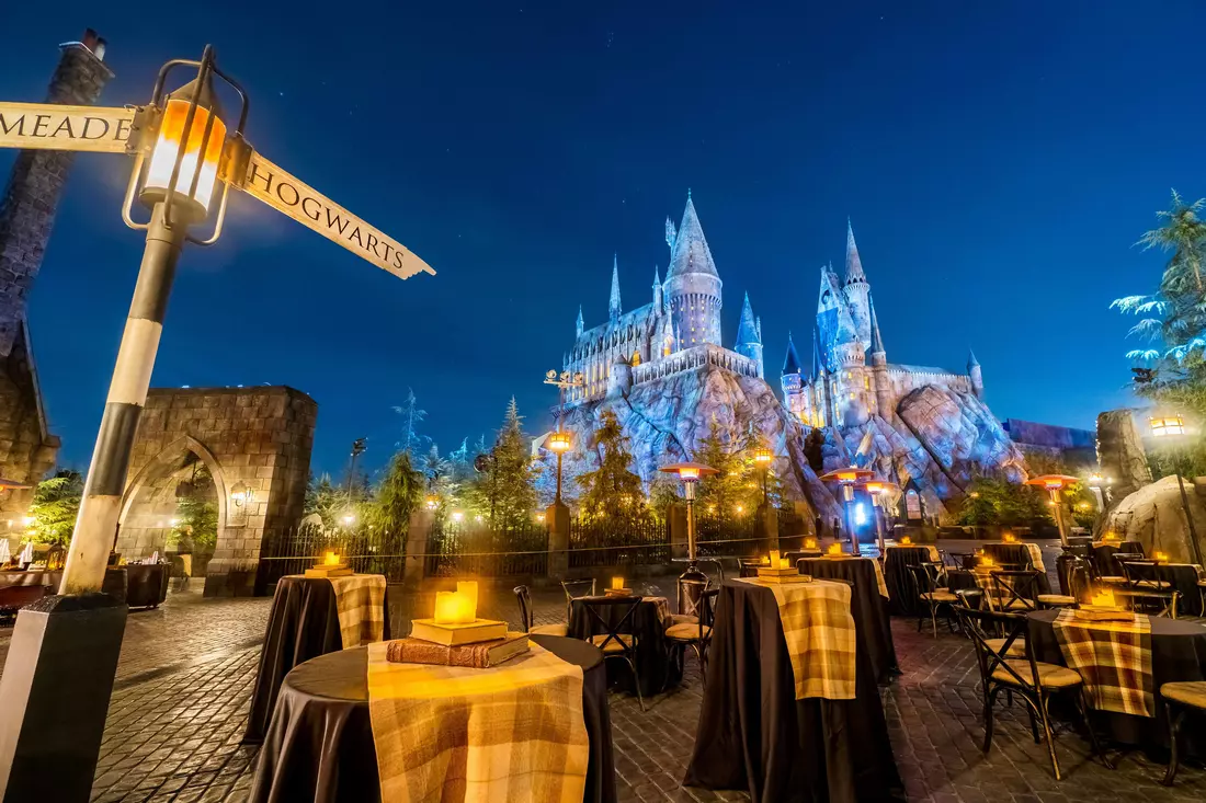 Night view of Hogwarts Castle at The Wizarding World of Harry Potter