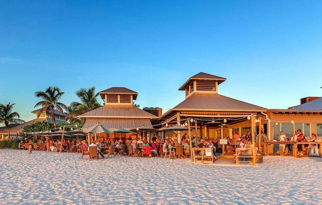 Photo of the beach on the island of Anna Maria in Florida — American Butler