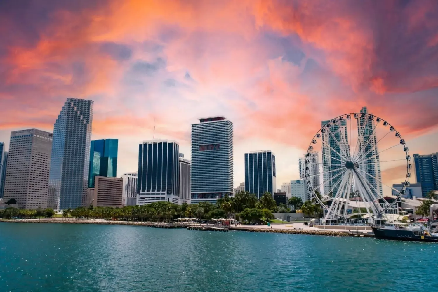 Breathtaking Aerial View of Miami — Ocean, Sand & Skyline Aerial view of Miami showcasing its turquoise waters, sandy coastline, and vibrant cityscape from above