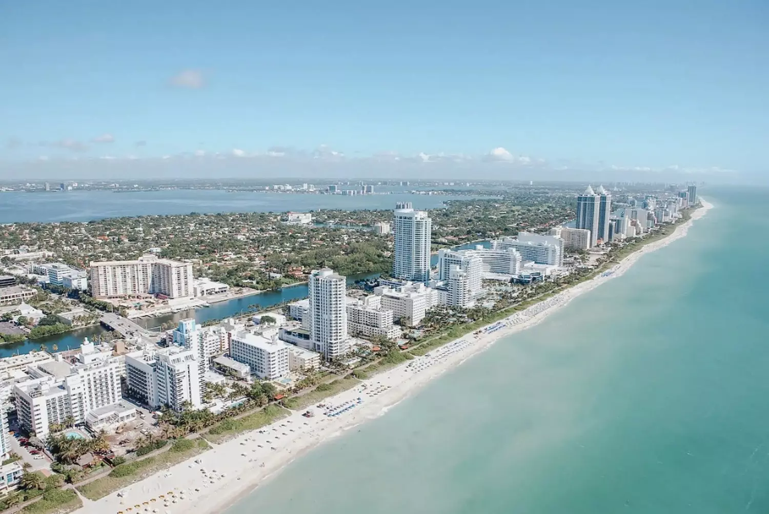 Breathtaking Aerial View of North Miami Beach — Ocean, Sand & Skyline Aerial view of North Miami Beach showcasing its turquoise waters, sandy coastline, and vibrant cityscape from above