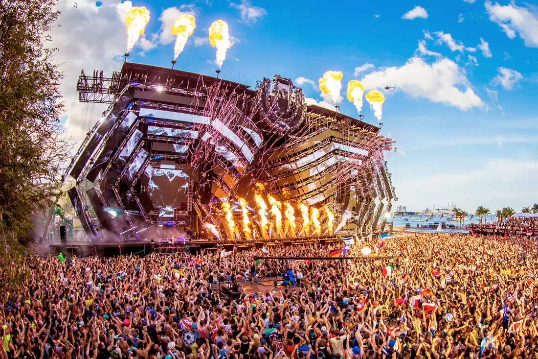 Ultra Music Festival Miami — photo of the main dance floor 2019 — American Butler