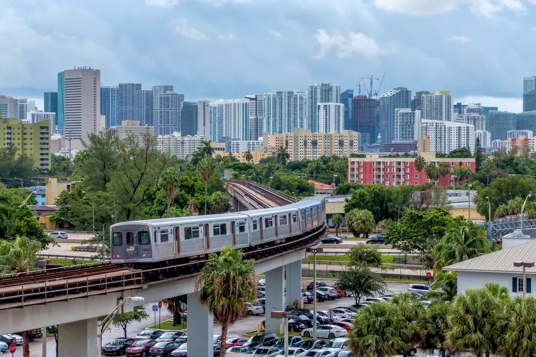 Photo of the subway in Miami on the shores of the Atlantic Ocean