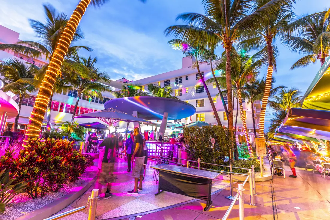 Clevelander Nightclub, South Beach — фото ночного клуба в Майами-бич — American Butler