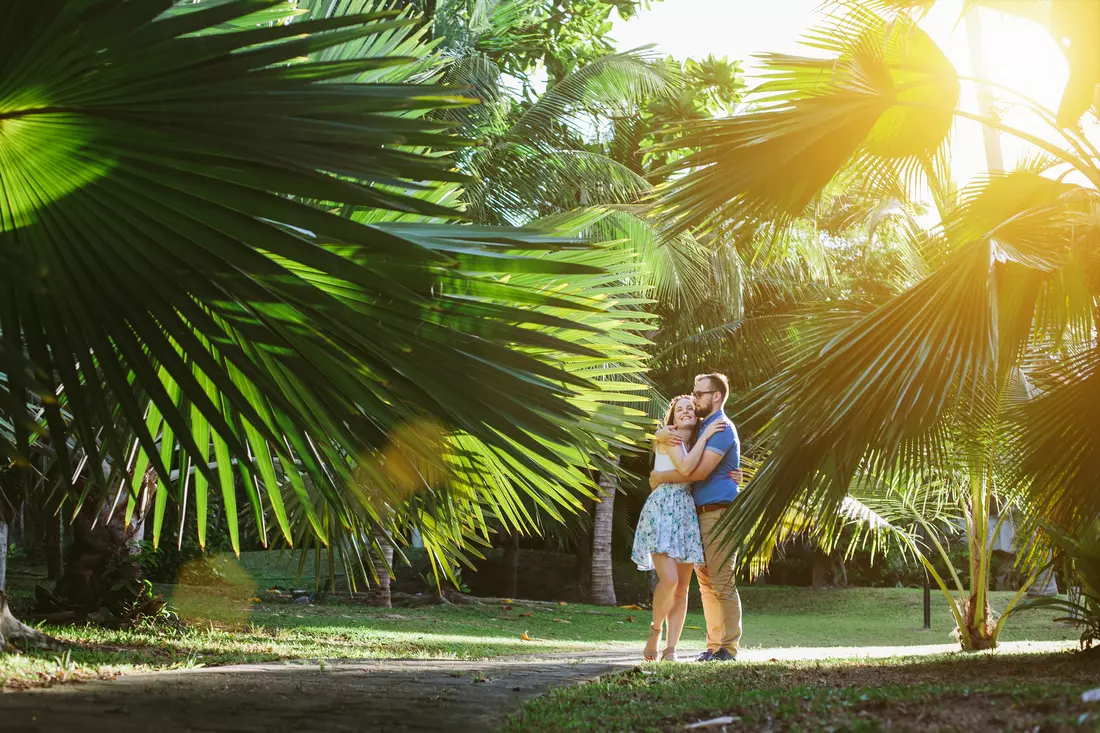 Nature reserves and parks in Miami — photo of a beautiful girl and a guy on a walk — American Butler