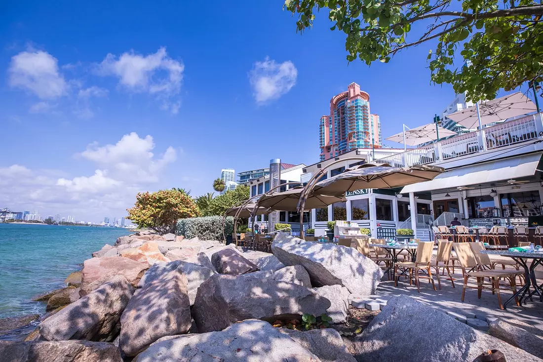 Smith & Wollensky Restaurant, Miami Beach — facade photo — American Butler