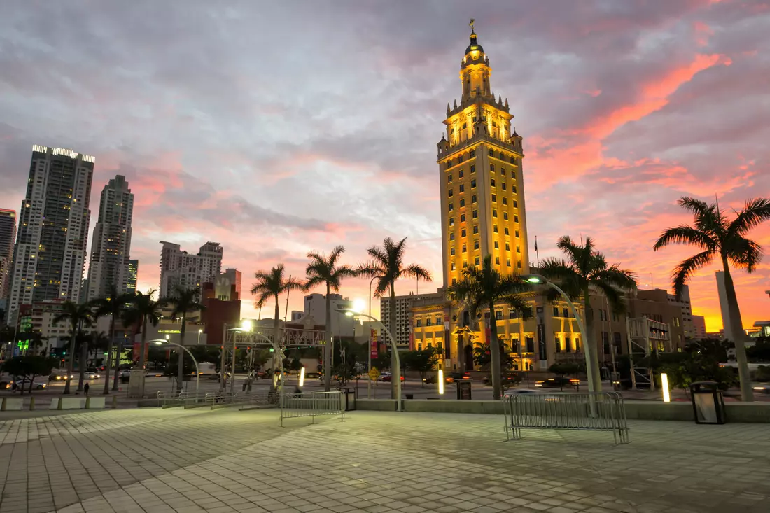 The main sights of Miami — photo of the Freedom Tower in Downtown — American Butler