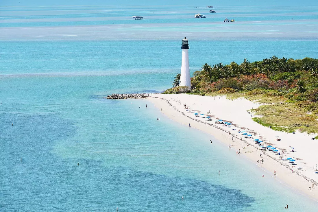 Photo of the old lighthouse and the village of Stiltsville in Miami