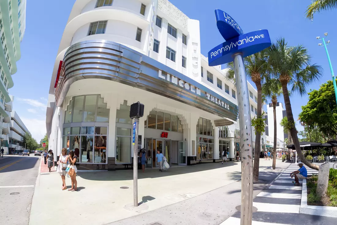 Lincoln Theatre Miami Beach — photo of the former cinema building — American Butler