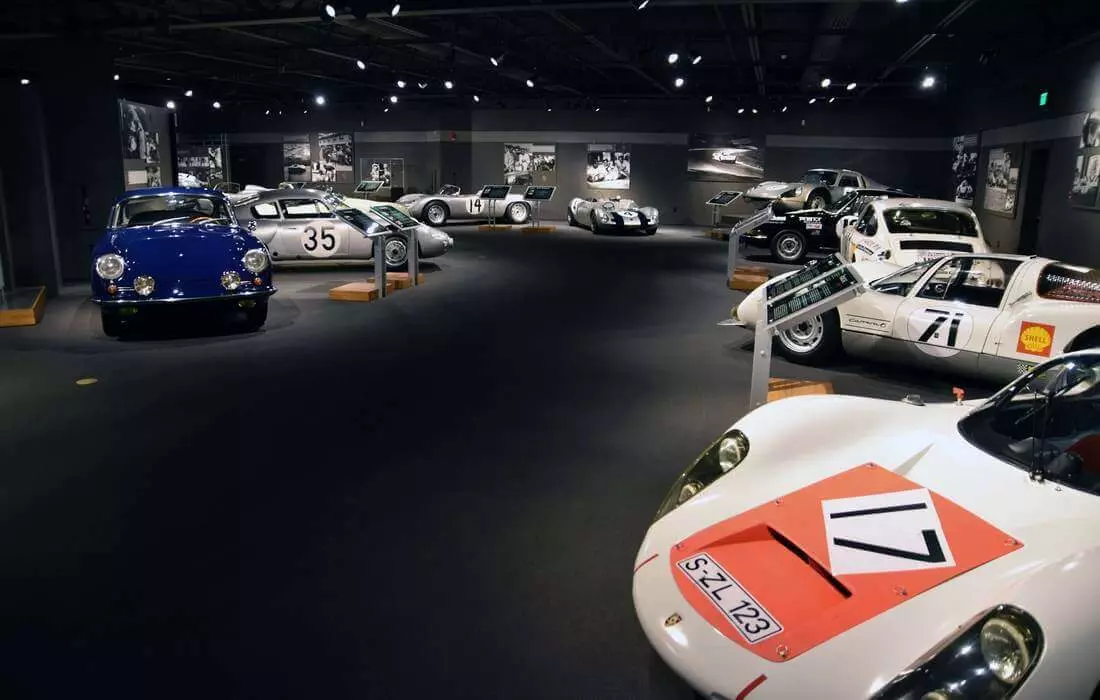 The Revs Institute, Naples — photo of the car exhibition