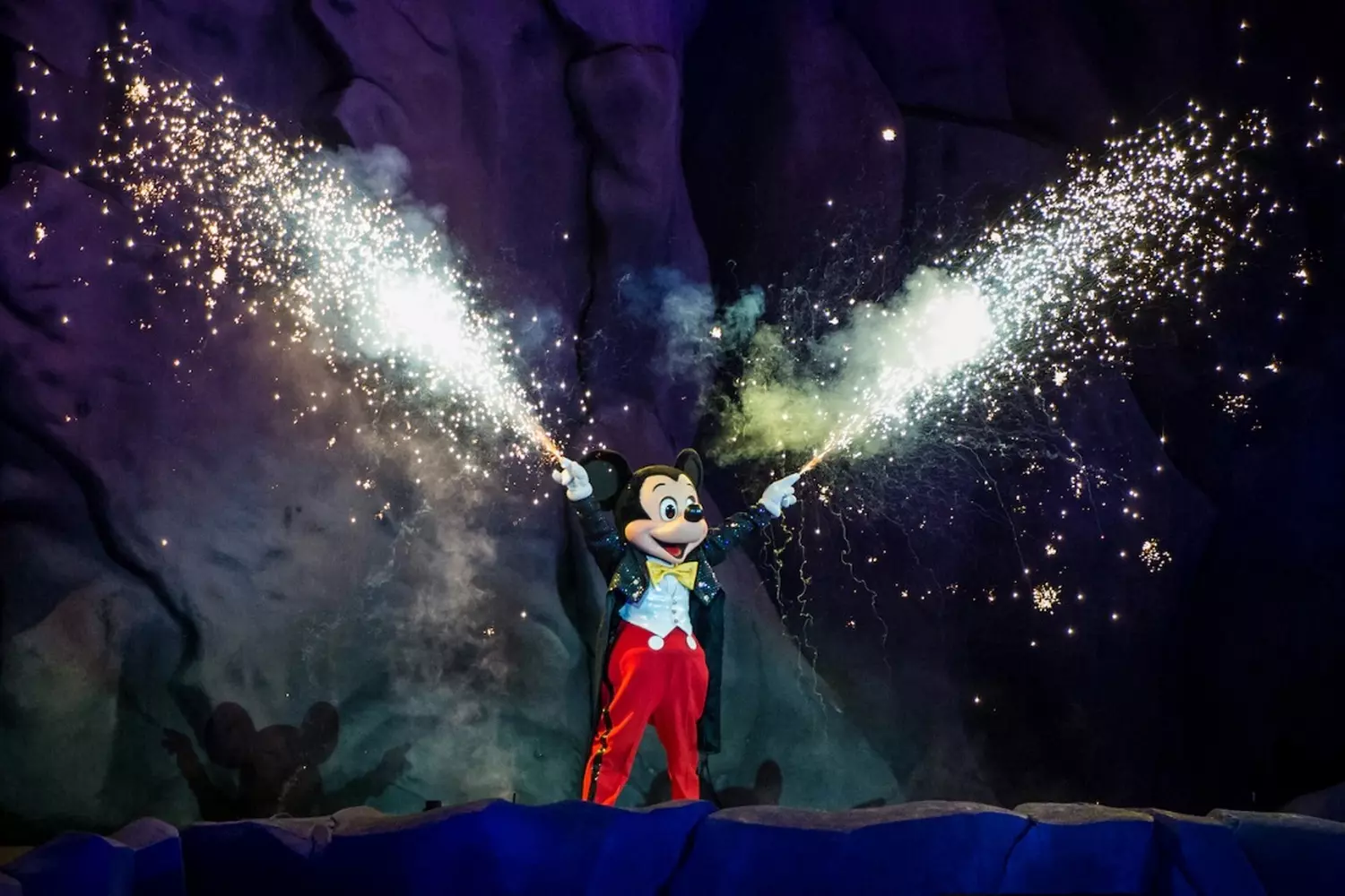 Mickey's Magical Night Show — Fantasmic! at Disney's Hollywood Studios, Orlando Mickey Mouse performing in the evening Fantasmic! show at Disney's Hollywood Studios, Orlando