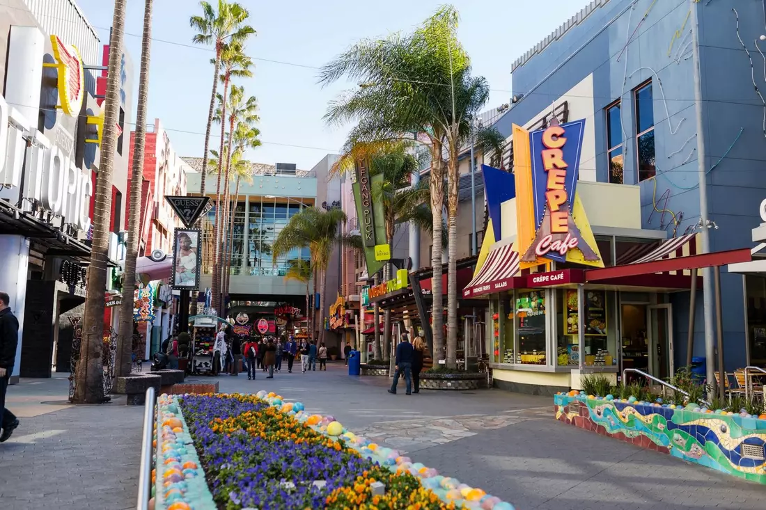 Photo of shops at Disney’s Hollywood Studios in Orlando — Tours in the USA Photo of shops at Disney’s Hollywood Studios in Orlando — Tours in the USA