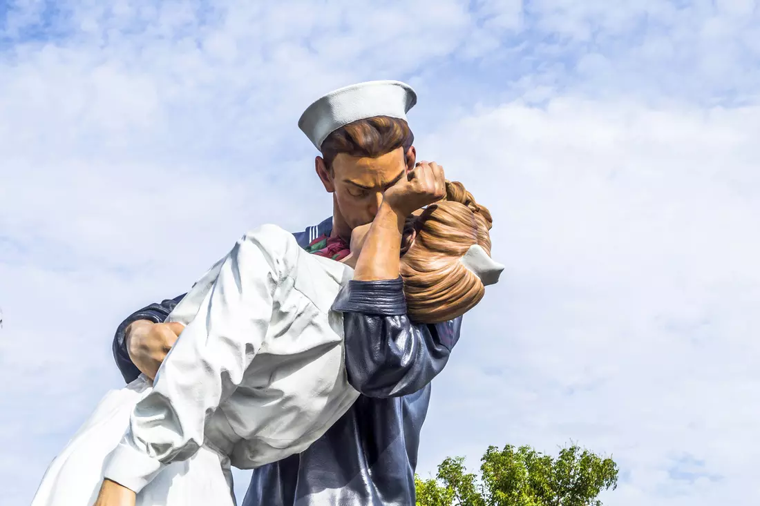 Unconditional Surrender Monument in Sarasota depicting the historic kiss between a sailor and a nurse