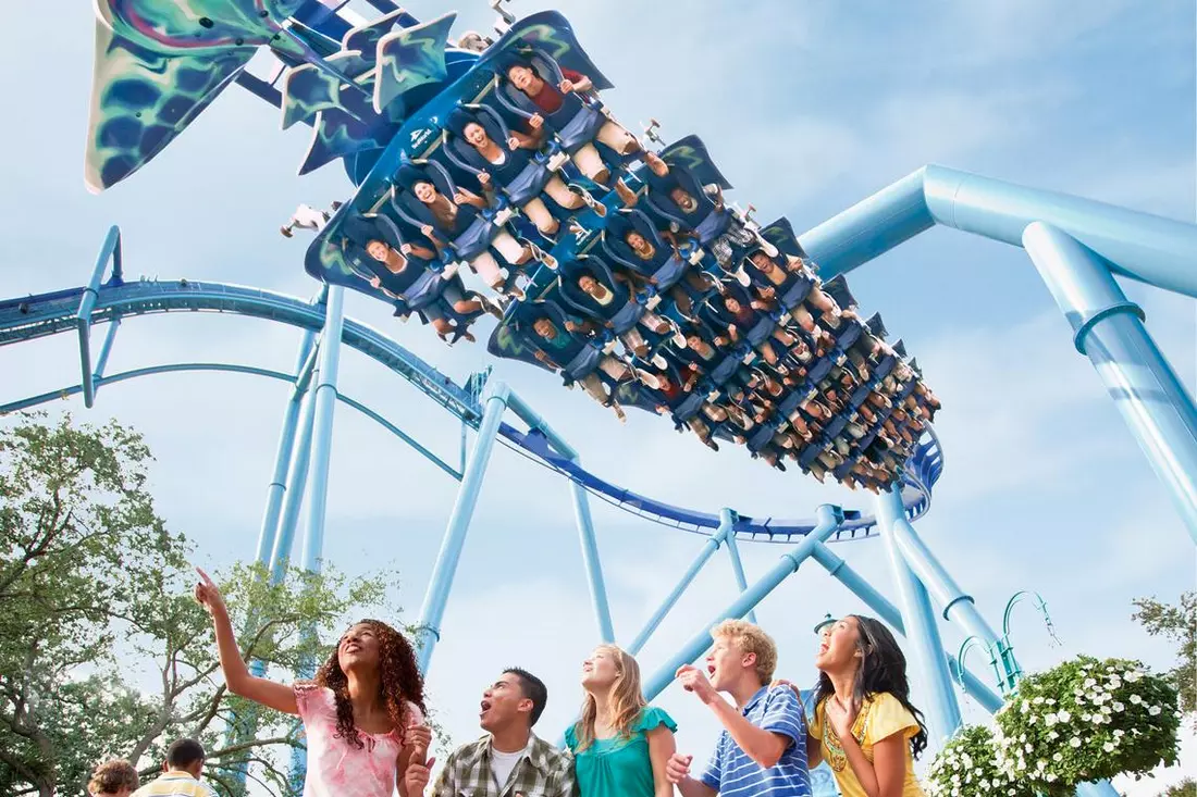 Американские горки в SeaWorld Orlando — скорость, экстрим и водные брызги Захватывающие американские горки в SeaWorld Orlando с морской тематикой