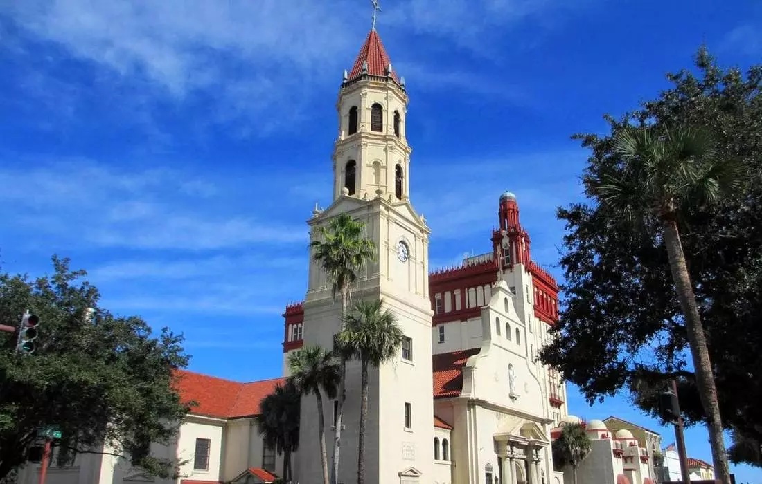 Cathedral Basilica of St. Augustine, Florida — Photo of a church outside