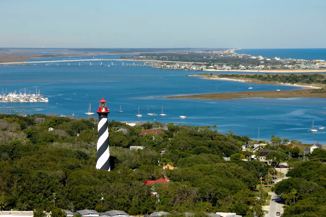 St. Augustine Lighthouse & Maritime Museum — панорамное фото маяка в Сент-Огастине