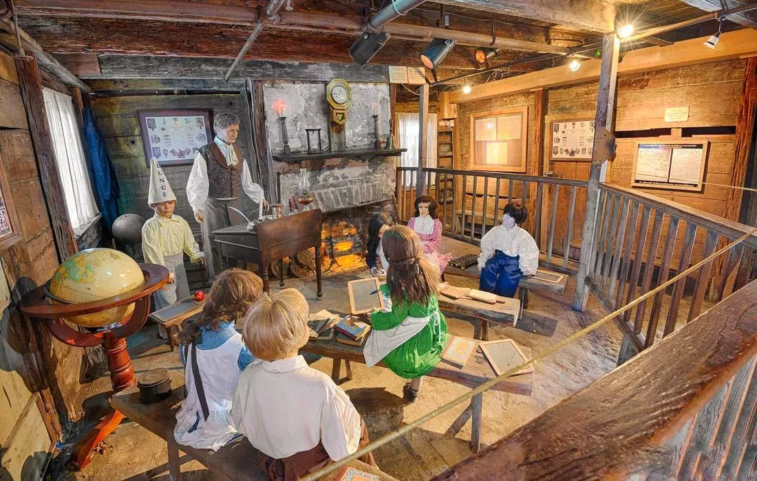 Oldest Wooden School House, St Augustine — фото школы-музея внутри