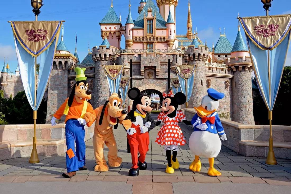 Orlando Disneyland — photo of Disney cartoon characters — Mickey and Minnie Mouse, Donald Duck, Goofy Orlando Disneyland — photo of Disney cartoon characters — Mickey and Minnie Mouse, Donald Duck, Goofy