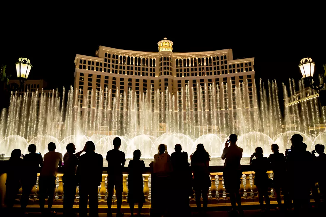 Evening water show of the Bellagio Fountains — American Butler