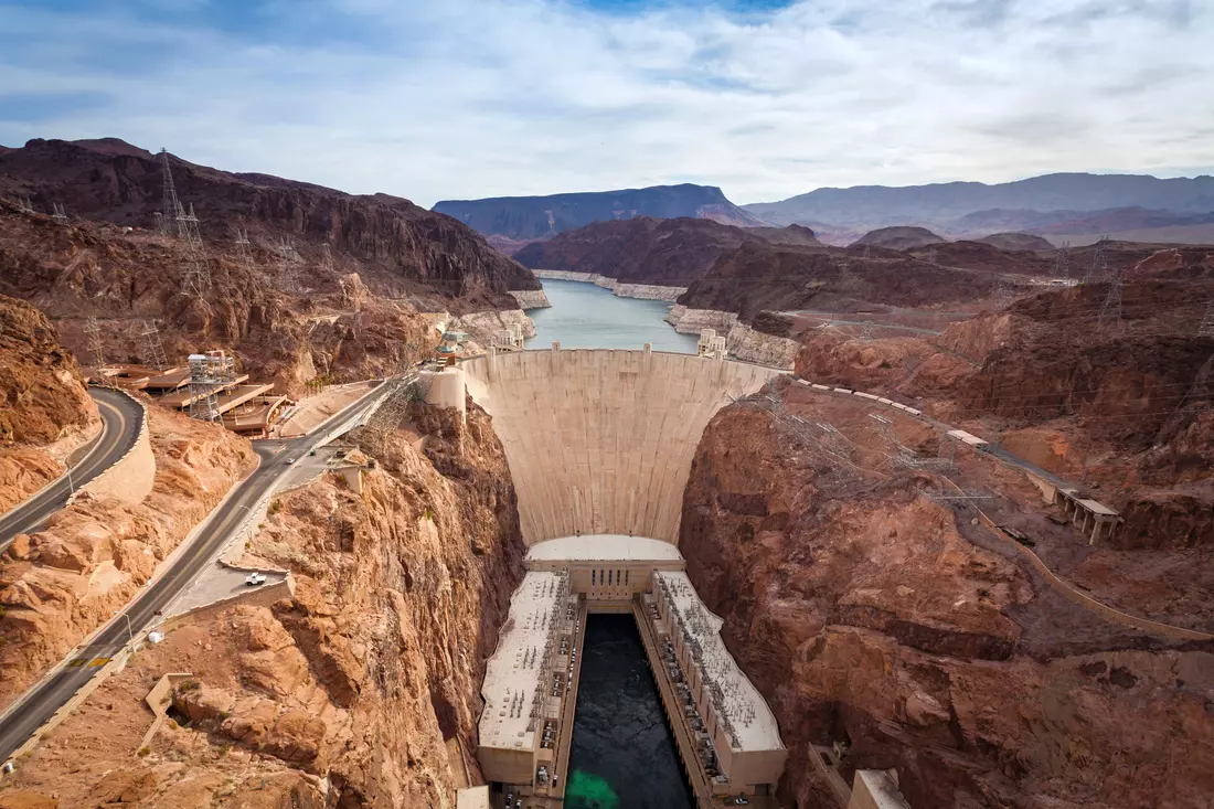 Photo of the Hoover Dam in Nevada — the main sights of Las Vegas